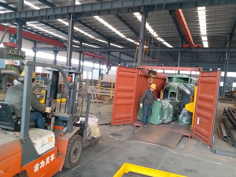 unload of tumble belt shot blasting machine