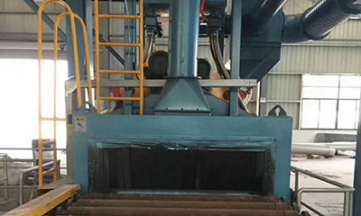 Roller conveyor shot blasting machine to blast manhole 