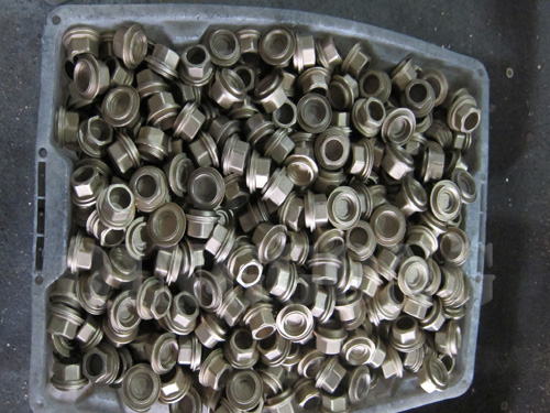 Bolts and nuts shot blasting machine 2.jpg