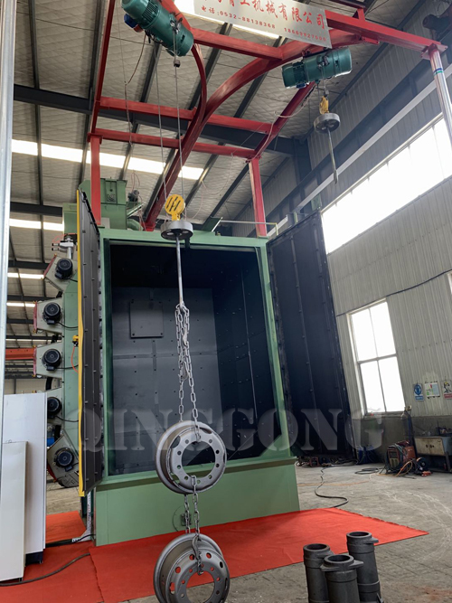 Hanger type shot blasting machine for cleaning the wheel hub 2.jpg