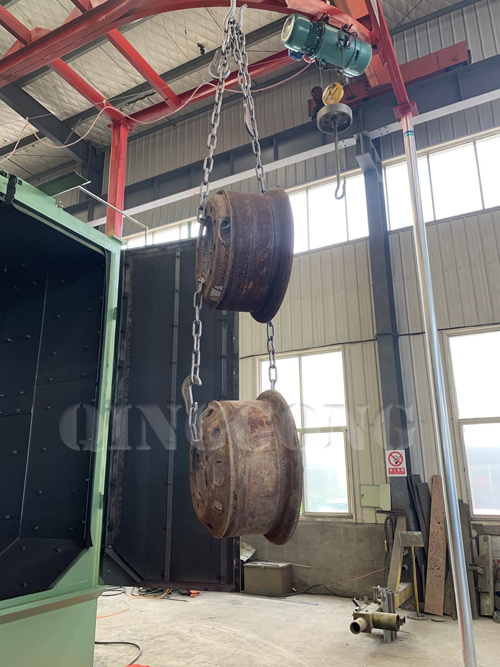 Hanger type shot blasting machine for cleaning the wheel hub 3.jpg