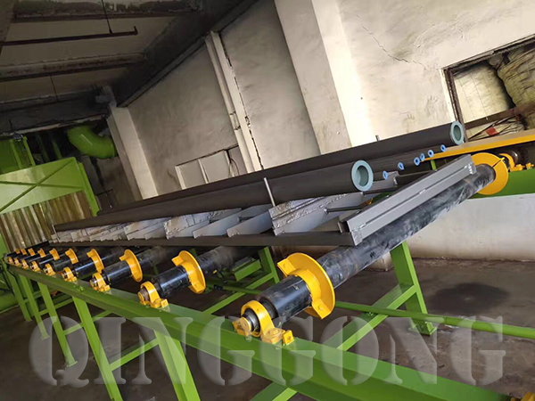 round component roller conveyor shot blasting machine 3.jpg
