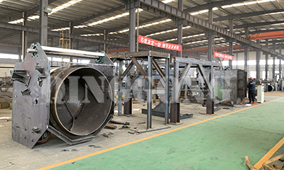 Barrel type shot blasting machine in production