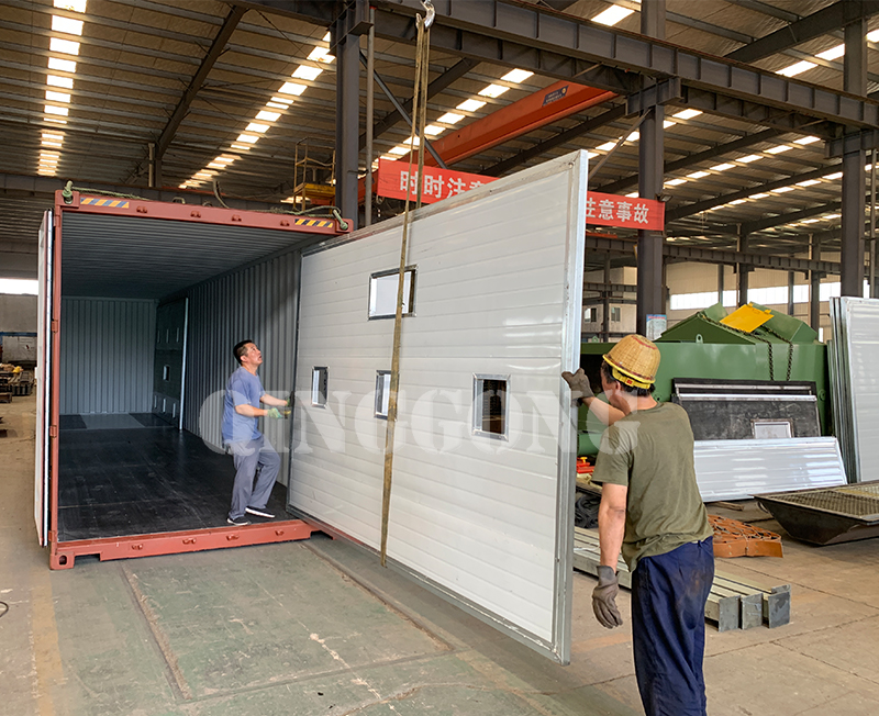 How the sandblasting room work 3.jpg