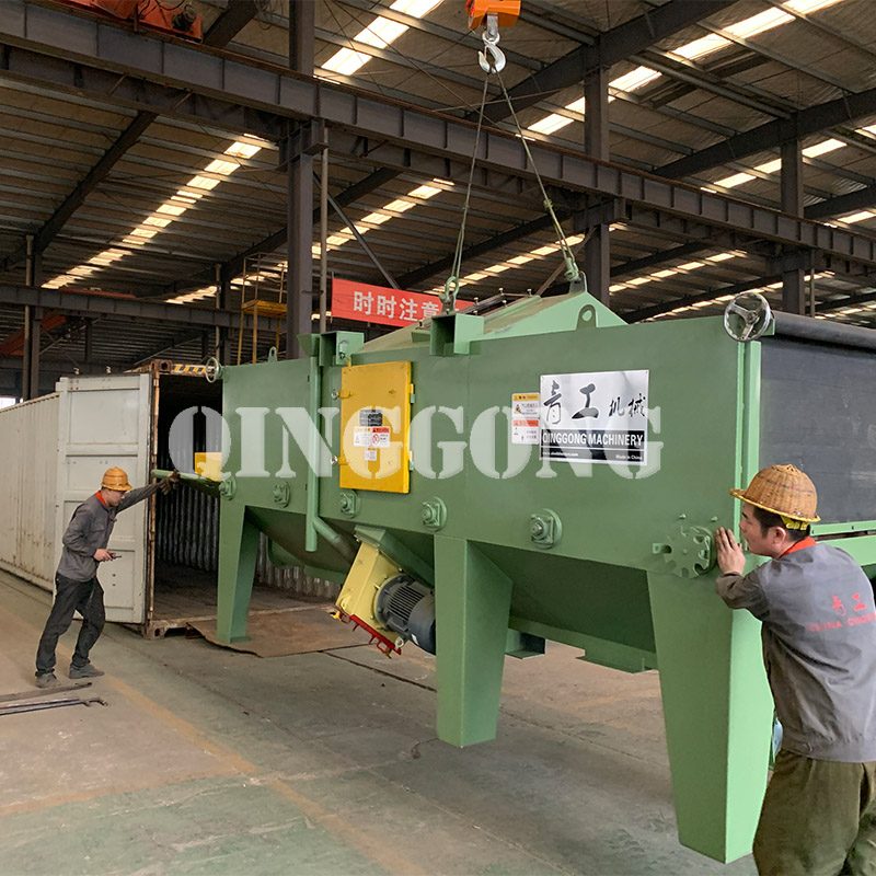 Roller conveyor shot blasting machine delivery to Vietnam 3.jpg