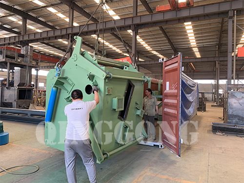 Barrel type shot blasting machine shipped to America 1.jpg