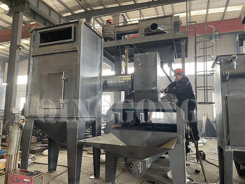 roller conveyor shot blasting machine production in workshop